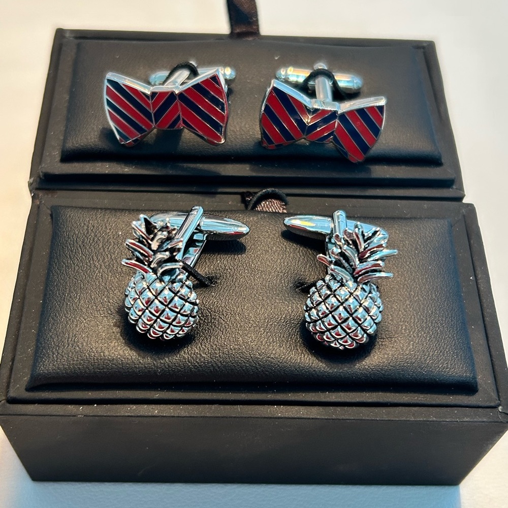 RW&co. Set of 2 cuff links red/blue bow tie and silver pineapples